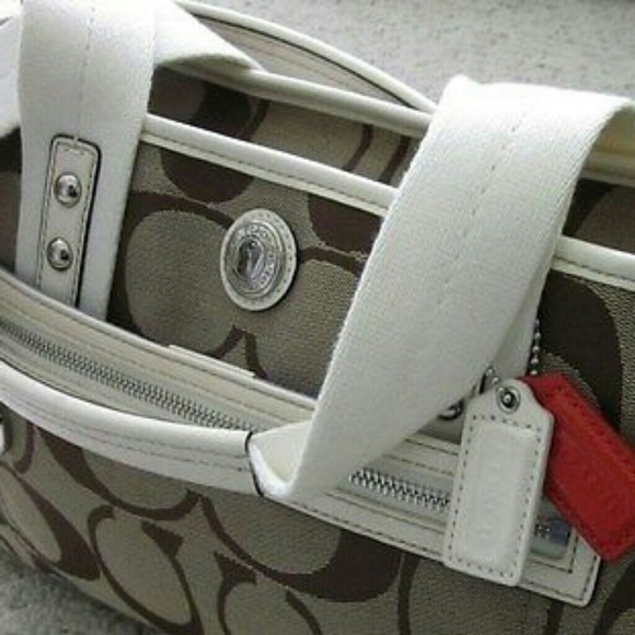 NWT Coach Daisy Signature Tote Purse Handbag Khaki - Picture 1 of 5